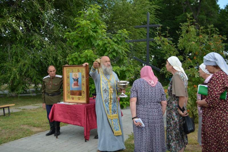 В Петропавловском районе прошел традиционный крестный ход с иконой «Спорительница хлебов»