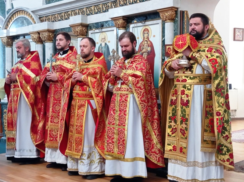 Соборное богослужение в главном храме Павловского благочиния