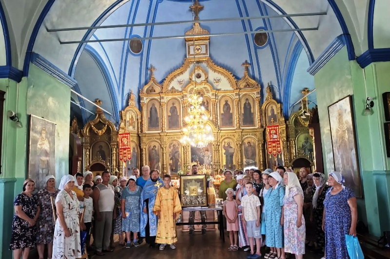 Участники казачьего крестного хода с иконой Божией Матери «Избавительница от бед» (Ташлинская) посетили село Солдатское Острогожского благочиния