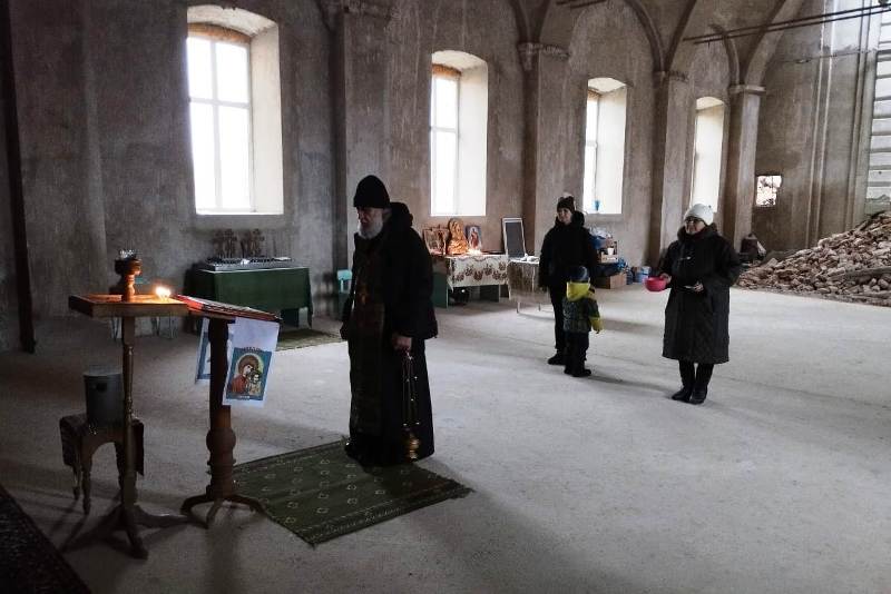 В храме святителя Николая Мирликийского села Ширяево Калачеевского района молитвенно отметили престольный праздник