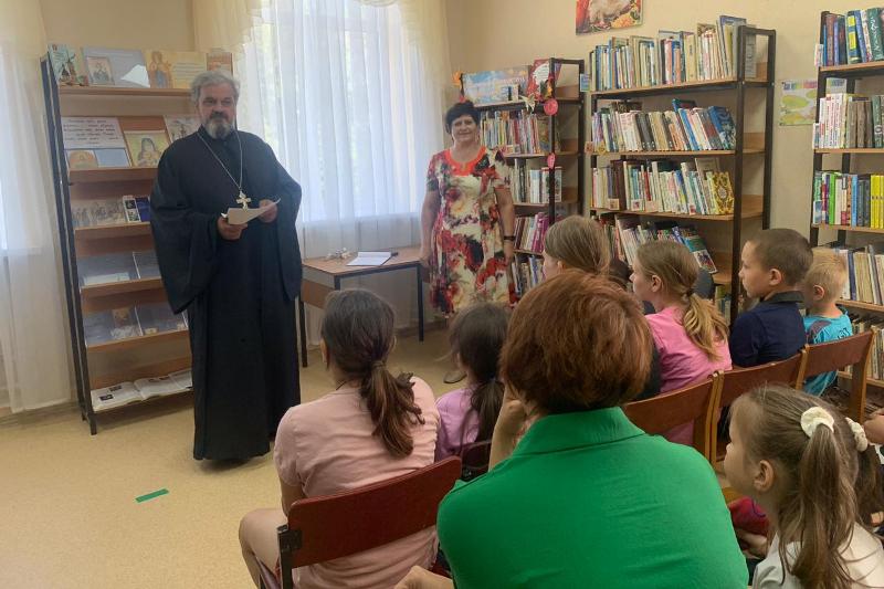 В Александровской сельской библиотеке состоялся православный час "Жизненный подвиг святителя Митрофана и его роль"