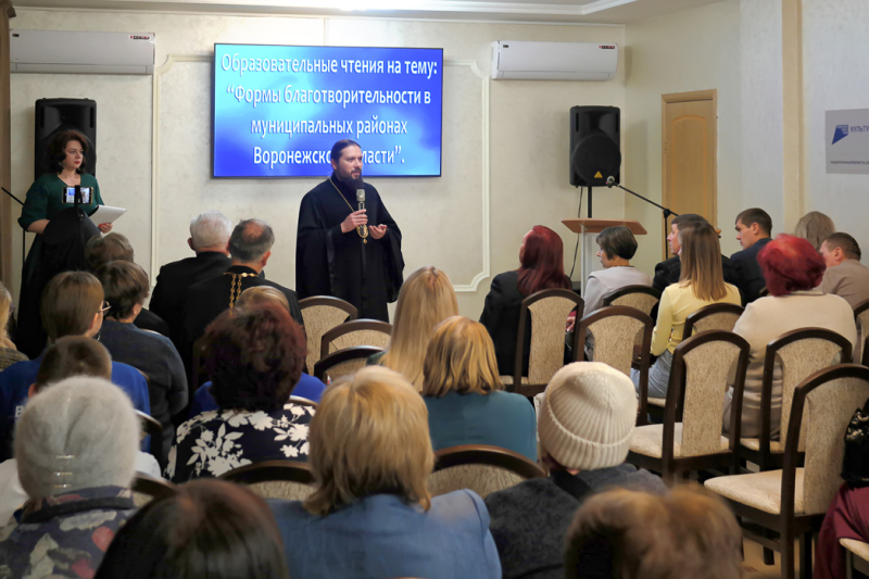 Архипастырь принял участие в круглом столе «Формы благотворительности в муниципальных районах Воронежской области» в городе Богучаре