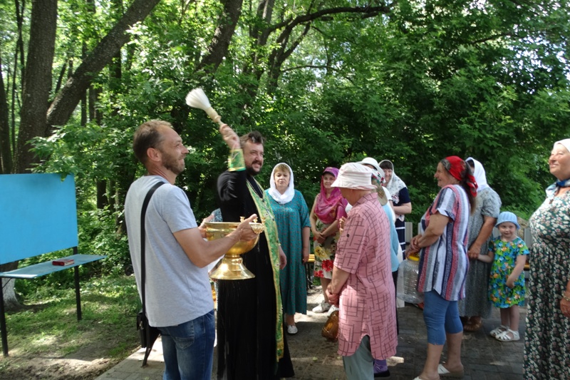 В селе Дедовочка совершили праздничный молебен с водоосвящением