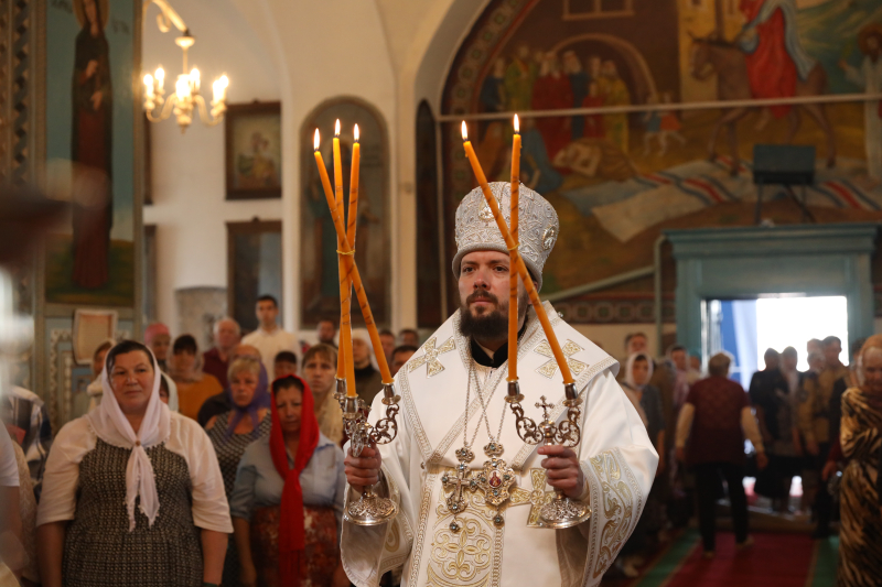 В четверг 6-й седмицы по Пасхе Преосвященнейший епископ Дионисий совершил Божественную литургию в храме Вознесения Господня г. Калач