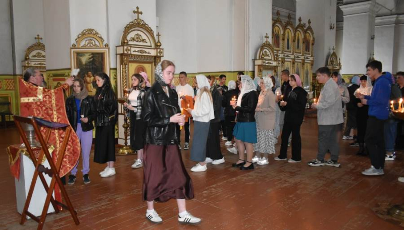 Молебен перед сдачей экзаменов в Репьёвке