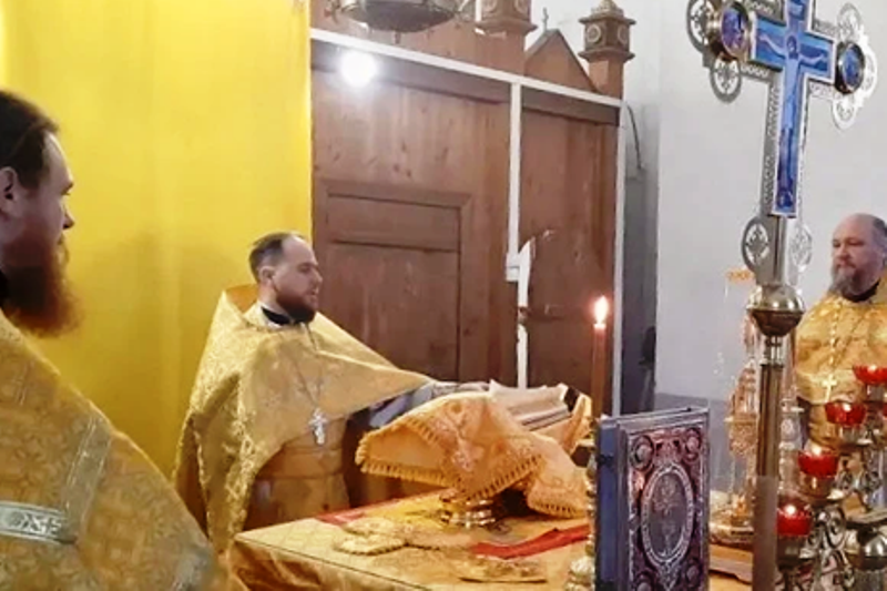 В храме Рождества Пресвятой Богородицы села Никольское-1 соборным богослужением отметили двадцатилетие Великого освящения храма