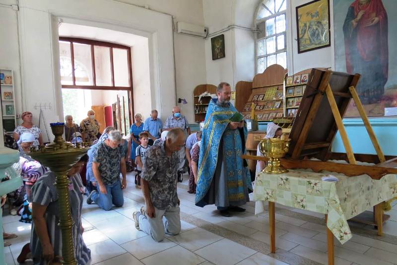 Калачеевцы поклонились епархиальной святыне