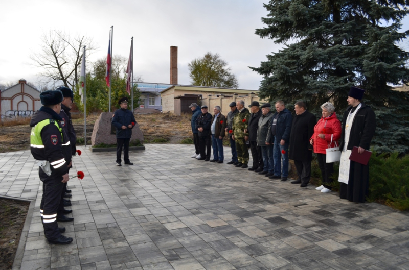 8 ноября, в преддверии Дня сотрудника ОВД, в аллее Славы почтили память погибших сотрудников и ветеранов МВД.