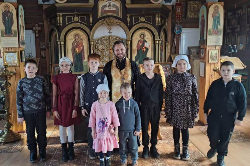 Священнослужитель провел урок‑экскурсию для воспитанников воскресной группы Михайло-Архангельского храма села Воробьевка