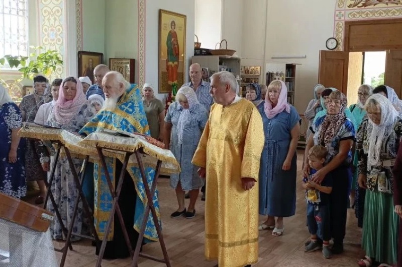 Жители села Петренково Острогожского района помолились перед чтимой иконой Божьей Матери «Оршанская»