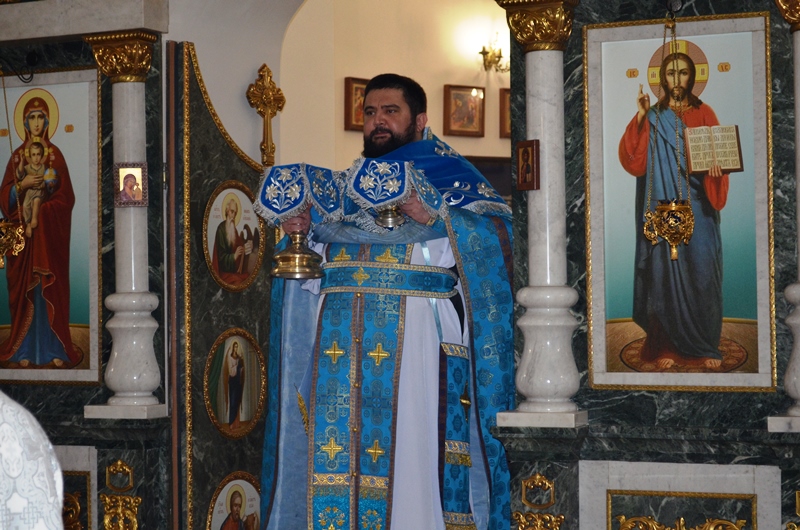 В Казанском храме г. Павловска прошла праздничная служба, посвященная двунадесятому празднику Введению во храм Пресвятой Богородицы