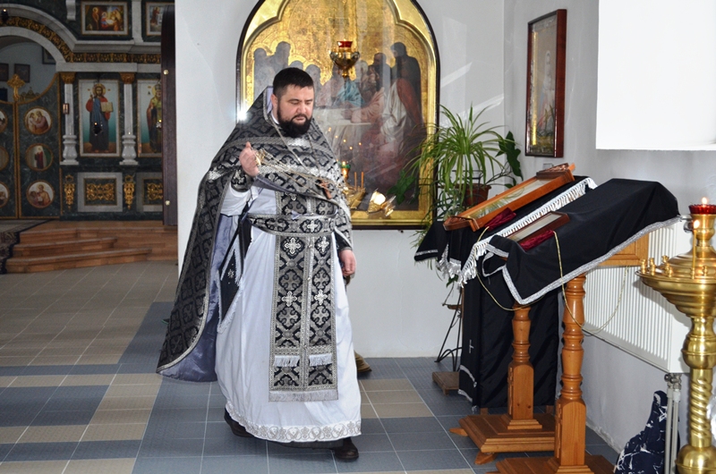 В Казанском храме города Павловска состоялась соборная Литургия Преждеосвященных Даров