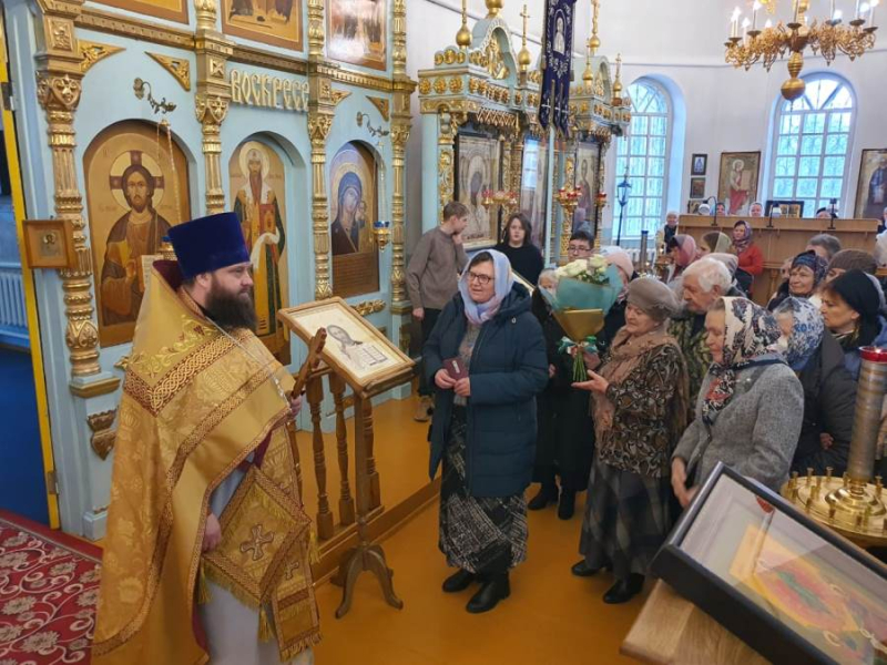 Прихожане поздравили благочинного с днём рождения