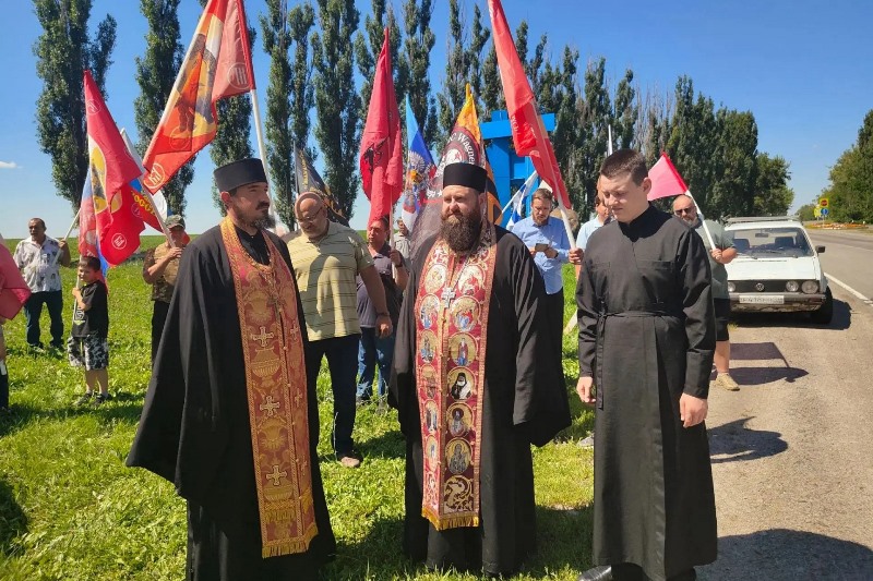 У поклонного креста в посёлке Каменка состоялся братский молебен с акафистом перед иконой Божией Матери «Казанская»