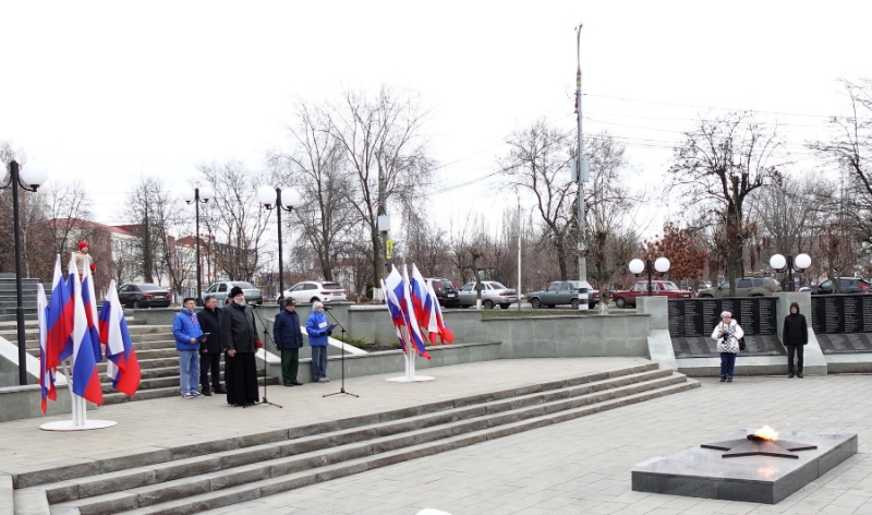 Священнослужитель принял участие в митинге ко Дню героев Отечества