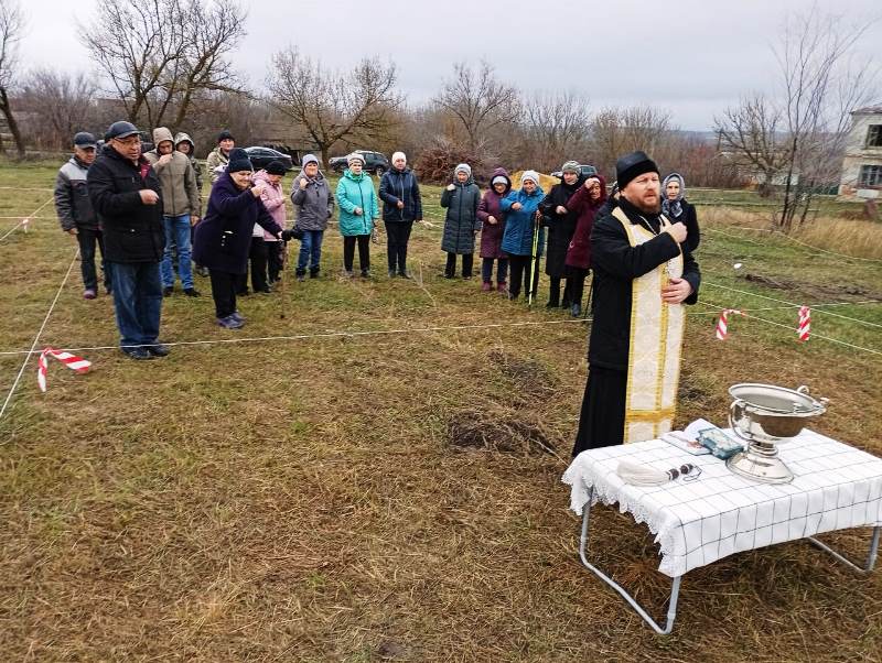  Благочинный Богучарского благочиния совершил молебен перед началом строительства храма в х. Варваровка