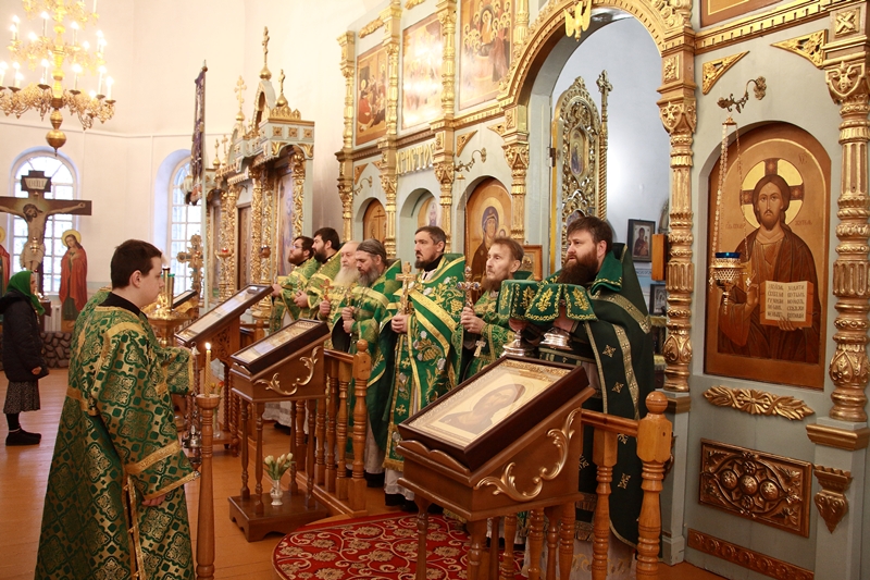 В храме иконы Божией Матери «Казанская» Каменского района совершено соборное богослужение клириков благочиния