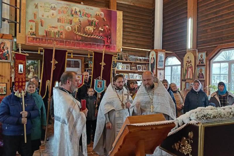 В храме Архистратига Божия Михаила села Воробьевка состоялось торжественное богослужение по случаю престольного праздника