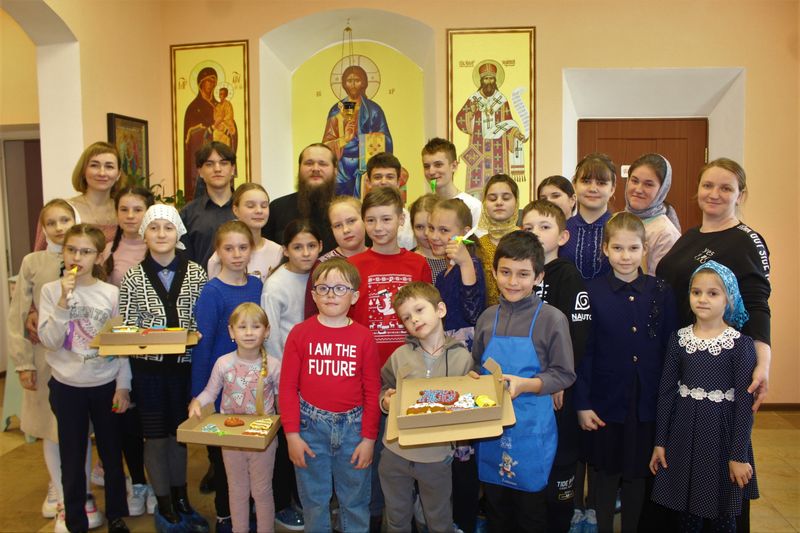 В Духовно-просветительском центре с. Верхний Мамон прошел мастер-класс по росписи имбирных пряников