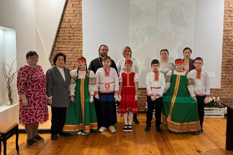 Клирик Калачеевского благочиния рассказал учащимся Воробьевской СОШ о празднике Рождества Христова