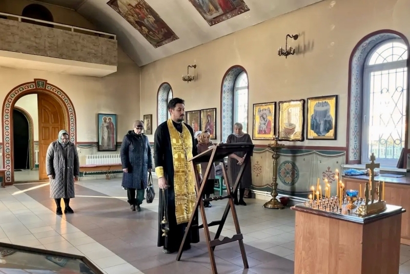 В храмах Богучарского благочинии совершили панихиду в День памяти жертв политических репрессий