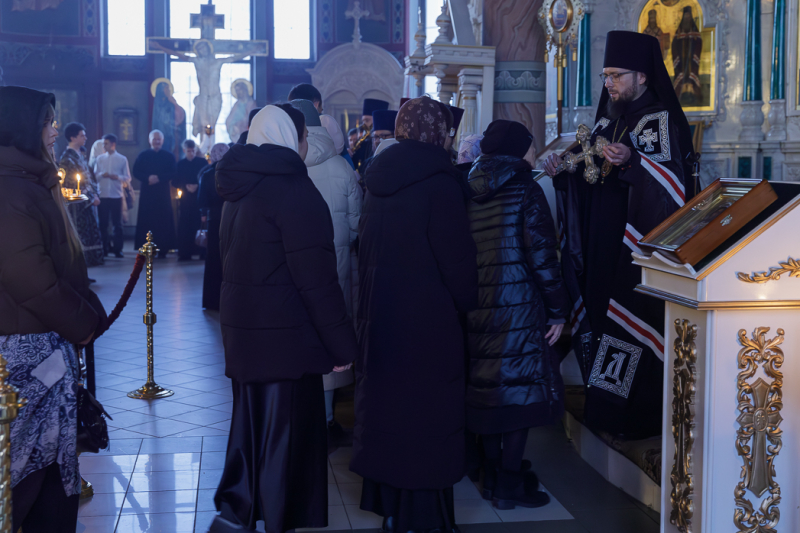 Преосвященнейший епископ Дионисий совершил вечерню с чином прощения в Свято-Ильинском кафедральном соборе Россоши