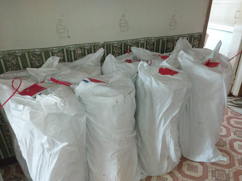 В гуманитарный центр Острогожского благочиния доставили марлю и вату для изготовления разного вида операционных салфеток