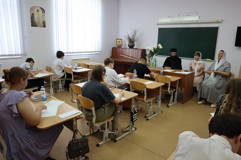 В воскресной школы «Добро» Ильинского кафедрального собора состоялось итоговое собеседование для учащиеся старших классов