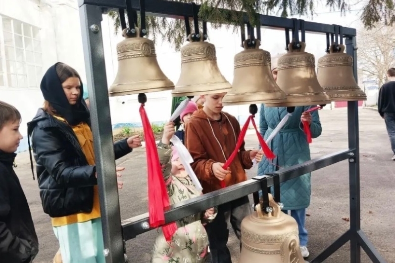 Традиционный Пасхальный трезвон в храмах города Павловска