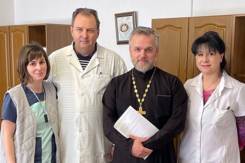 Руководитель епархиального отдела  доставил гуманитарную помощь в больницу города Северодонецка