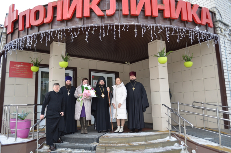 Правящий Архиерей поздравил руководство, медперсонал и рожениц акушерского отделения Павловской районной больницы с Рождеством Христовым и Новолетием