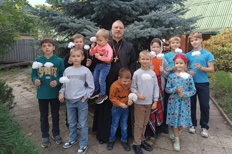 В Калаче в храме святого благоверного князя Александра Невского прошла добрая акция в рамках благотворительного проекта «Белый цветок»