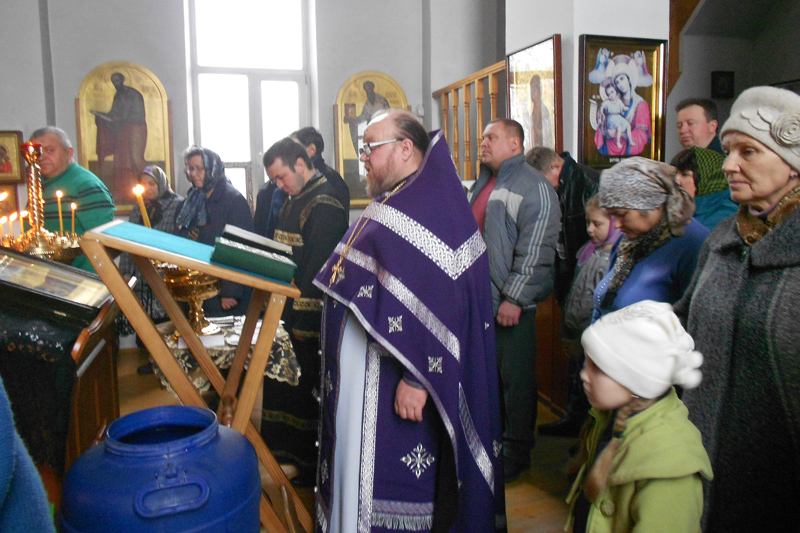 Воскресное богослужение в Троицком храме п.г.т. Подгоренский