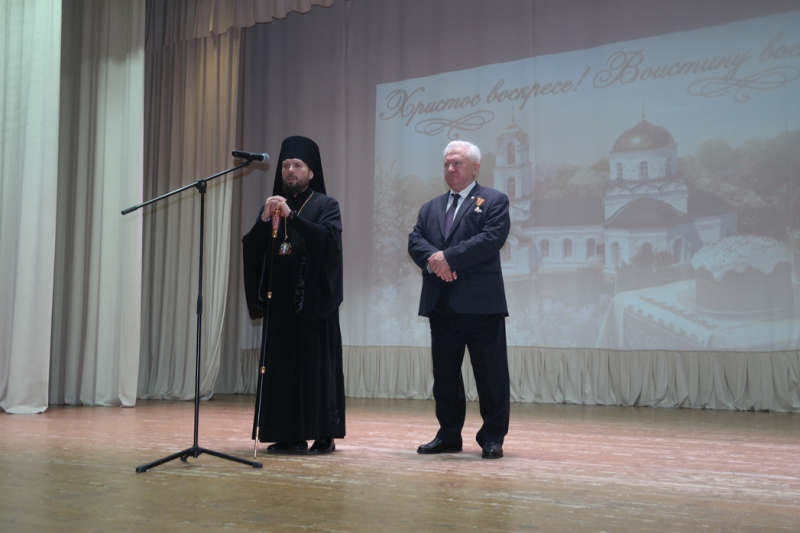 Архипастырь посетил Пасхальный концерт «Пасха Светлая Пришла!», который состоялся в РДК «Юбилейный» города Богучара