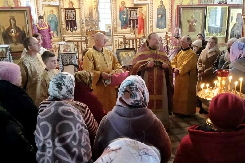 В храме Архистратига Божия Михаила города Острогожска молитвенно отметили память Сорока мучеников Севастийских