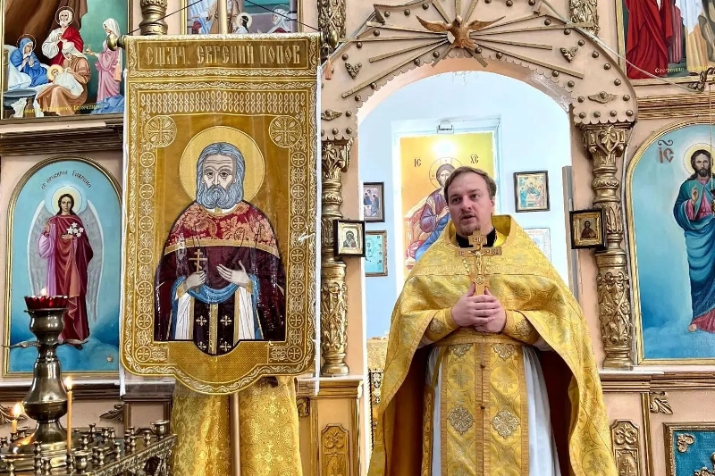В храме Преображения Господня села Заболотовка освятили хоругвь с ликом местночтимого священномученика