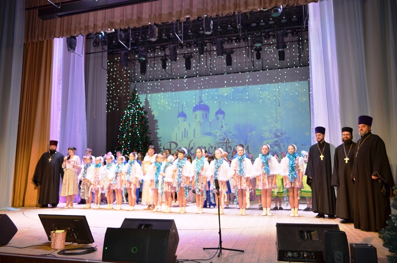 В ДК «Современник» города Павловск состоялся Рождественский концерт Павловского благочиния «Свет Христова Рождества»