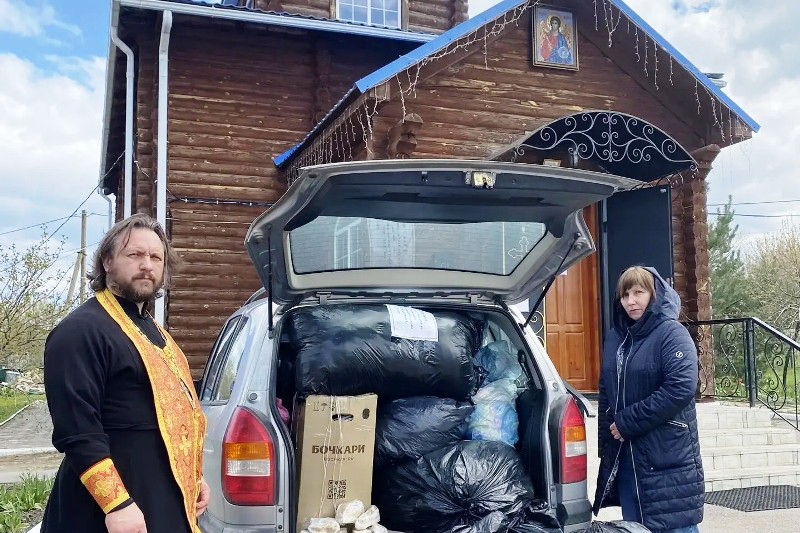 Настоятель храма Архангела Михаила из села Воробьевка отправил гуманитарную помощь на фронт