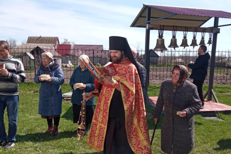 В храмах села Александровка Донская и села Бабка прошли Пасхальные богослужения