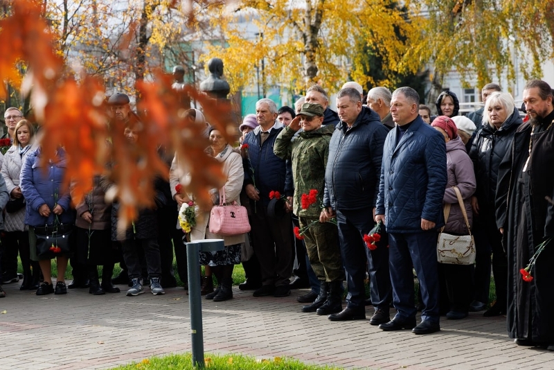 В г. Калач состоялся митинг, посвященный Дню памяти военнослужащих, погибших в период прохождения военной службы в мирное время В г. Калач состоялся митинг, посвященный Дню памяти военнослужащих, погибших в период прохождения военной службы в мирное время