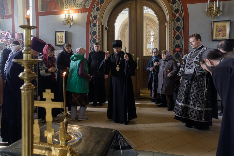 В понедельник 1-й седмицы Великого поста Глава Россошанской епархии молился за богослужением в Свято-Ильинском кафедральном соборе г. Россоши