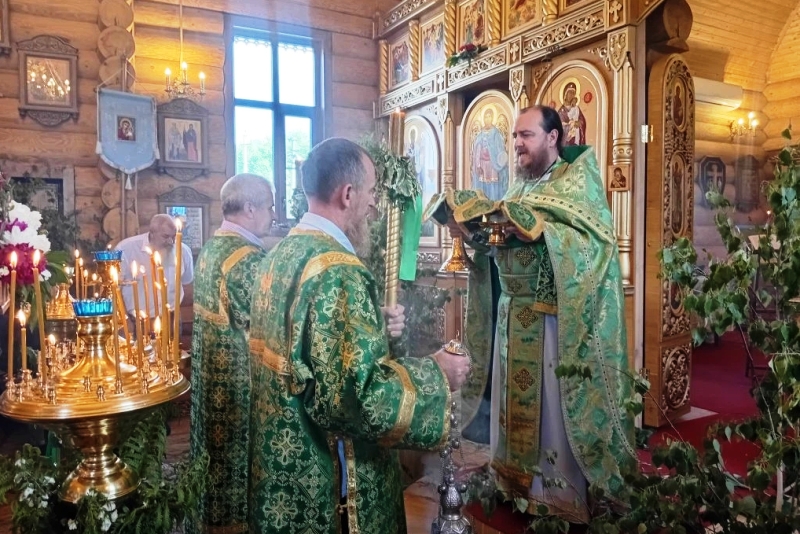 Праздник Святой Троицы в храме Успения Пресвятой Богородицы села Верхний Мамон