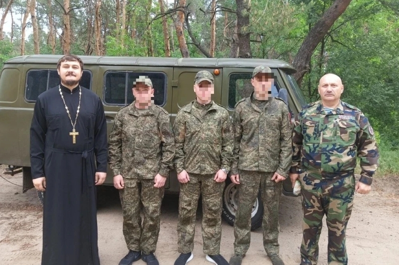 Клирик Россошанского благочиния принял участие в передачи гуманитарной помощи военнослужащим