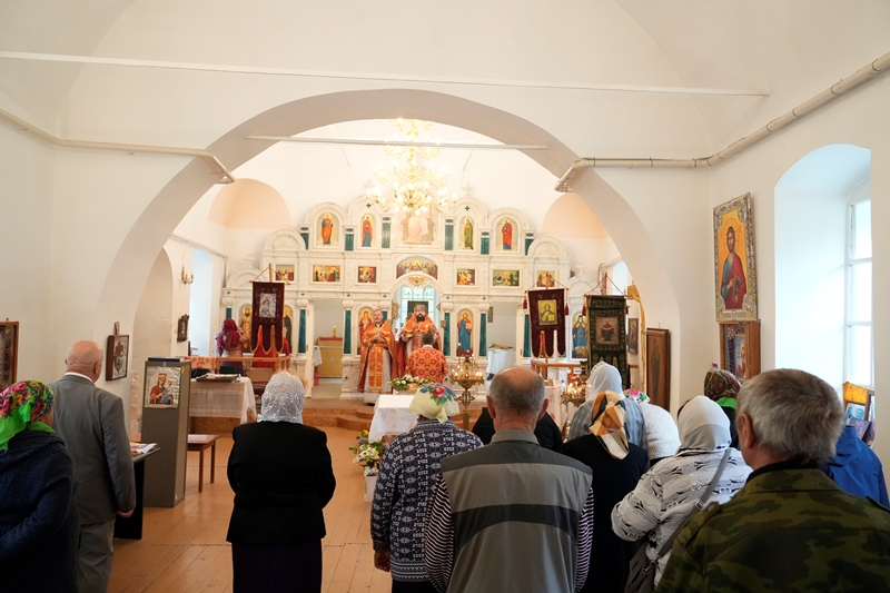 В Иоанно-Богословском храме с. Переволочное Калачеевского района встретили престольный праздник