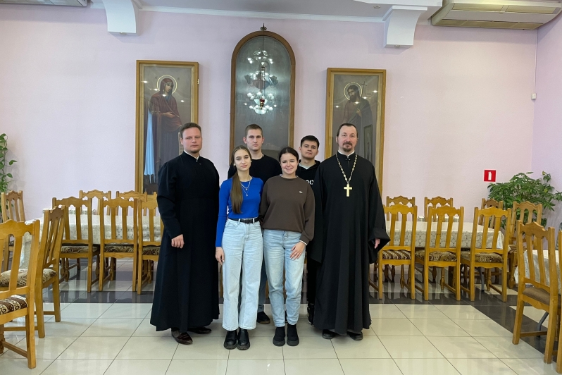 В Международный день студента в г. Россошь прошла встреча студентов колледжей со священнослужителями