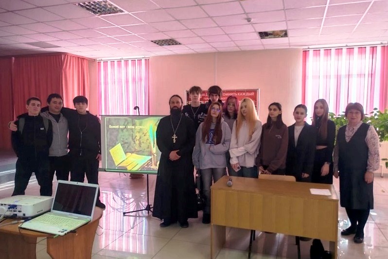 Руководитель епархиального миссионерского отдела посетил один из россошанских ссузов
