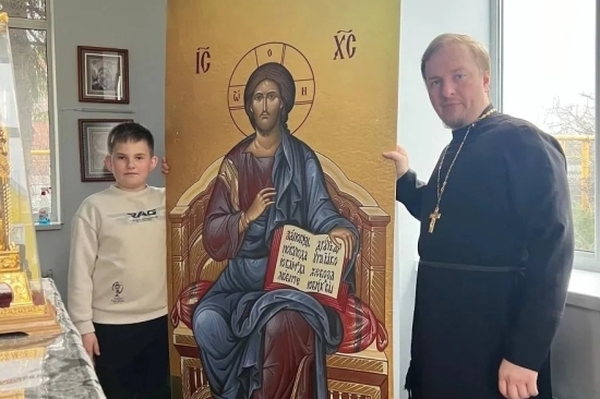 Прихожане Преображенского храма села Заболотовка подготовили храм к празднику Святой Пасхи