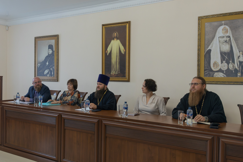 В здании Россошанского Епархиального управления состоялся семинар для духовенства, занимающегося строительством и восстановлением храмов