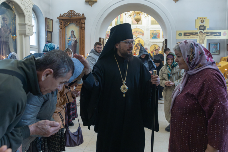 Преосвященнейший епископ Дионисий совершил Божественную литургию в Костомаровском женском монастыре