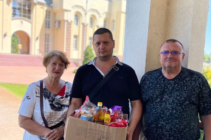 Семьи беженцев с Донбасса получили гуманитарную помощь
